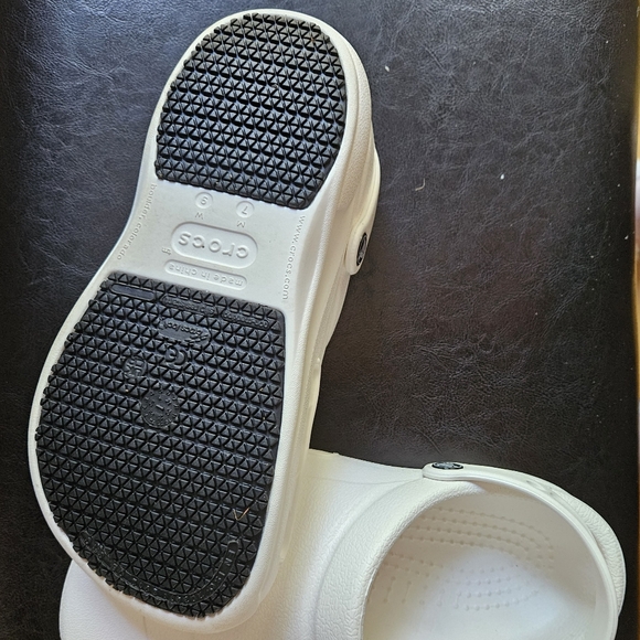 Crocs - Picture 2 of 3